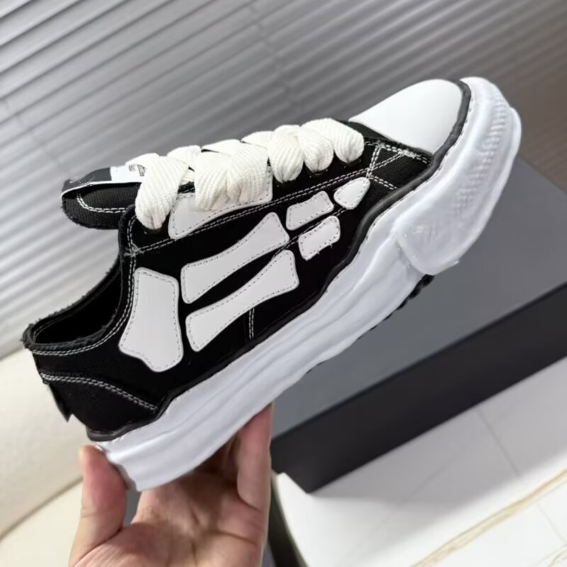Dissolved Shoes For Both Men A - огляд і ціна Men Shoes Everyday